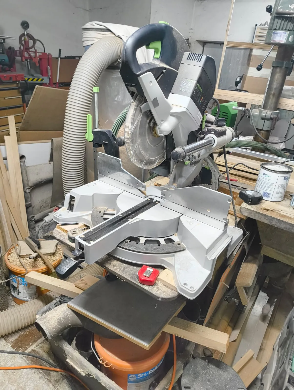 Cutting beams to length on the disk saw