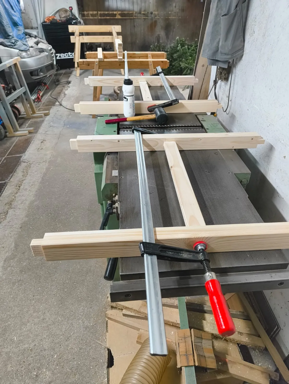 Glued trestle drying in clamps