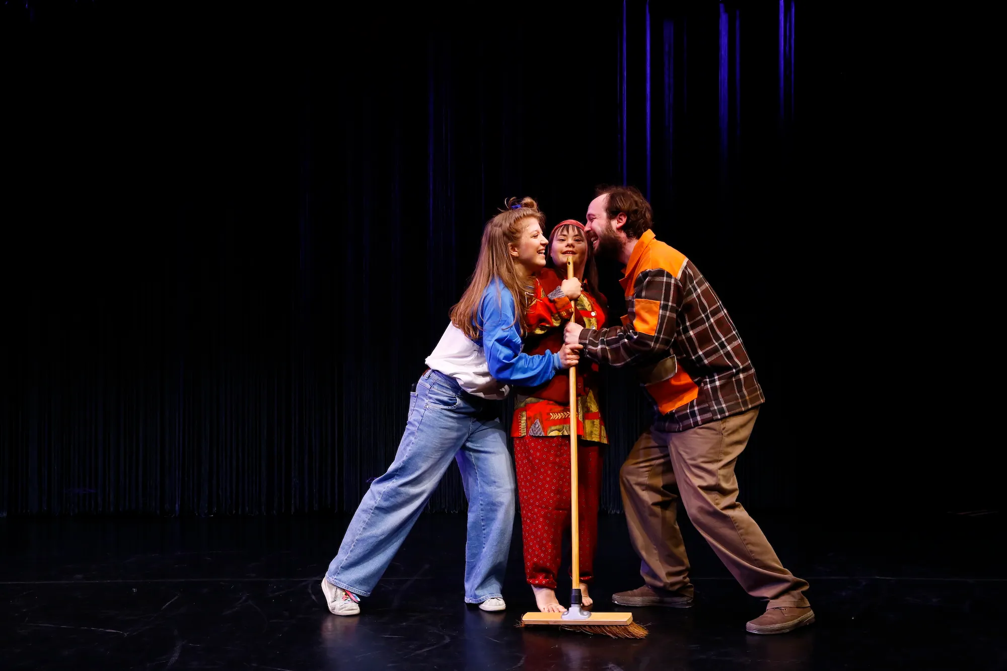 Stage photo from the Mezzanin Theater production of Momo